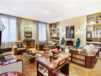 GROUND FLOOR APARTMENT IN PRESTIGIOUS BUILDING