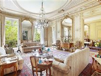 EXCEPTIONAL 8TH DISTRICT APARTMENT