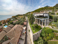 VINTAGE STYLE VILLA OVERLOOKING THE LAKE
