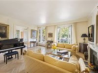 IMMACULATE CHAMP DE MARS FIRST FLOOR APARTMENT