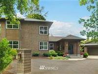 EXPANSIVE FAMILY HOME IN KIRKLAND