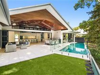 PRESTIGIOUS AND PRIVATE ESTATE JUST STEPS TO THE BEACH
