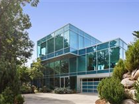 CONTEMPORARY STUNNER ON LAKE MICHIGAN