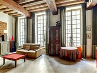 INCREDIBLE 17TH CENTURY TOWN HOUSE WITH VIEWS OF NOTRE-DAME DE PARIS