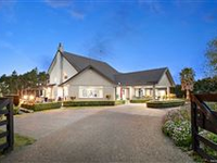 EPITOME OF ELEGANT ARCHITECTURAL DESIGN IN PUKEKOHE