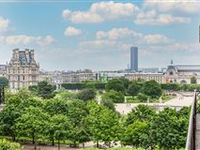 SUPERB APARTMENT BENEFITING FROM A BALCONY OVERLOOKING THE TUILERIES GARDENS