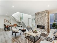 CONTEMPORARY AND BRIGHT TURN-KEY TOWNHOME