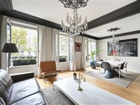 ELEGANT LIGHT-FILLED APARTMENT IN PERFECT CONDITION