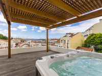 VILLA WITH INTERIOR GARDEN LOCATED IN PRíNCIPE REAL , TRENDY LISBON NEIGHBORHOOD