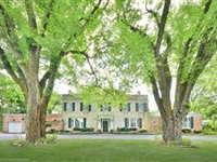 BEAUTIFUL VINTAGE ESTATE IN LAKE FOREST WITH MODERN AMENITIES