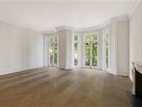 UNIQUE AND BEAUTIFULLY PRESENTED FIRST FLOOR APARTMENT