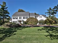 CLASSIC HOME AND WONDERFUL LOCATION