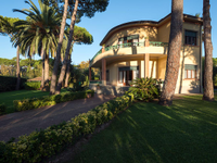 HISTORICAL VILLA WITH POOL IN FORTE DEI MARMI