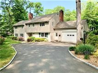 LIGHT FILLED HOME ON PRIVATE LANE IN NEW CANAAN