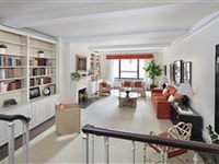 STUNNING APARTMENT FEATURES A LARGE GALLERY