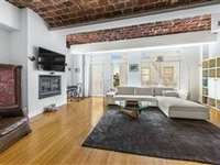 DRAMATIC LOFT WITH SPECTACULAR CITY VIEWS
