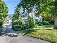 STATELY COLONIAL HOME IN THE HEART OF ANDOVER