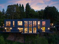 DRAMATIC MODERN PORTLAND HEIGHTS VIEW HOME