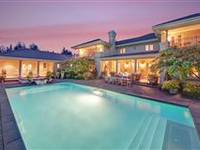 EXQUISITE HOME ON LUSH GROUNDS