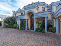 CLASSIC VILLA IN THE HEART CONSTANTIA WITH GREAT VIEWS
