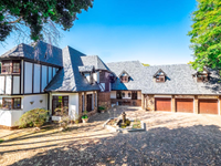 GRACEFUL ENGLISH TUDOR ON ONE HECTARE